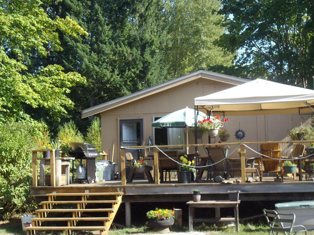 Lake Trail Guesthouse Cumberland Exterior photo